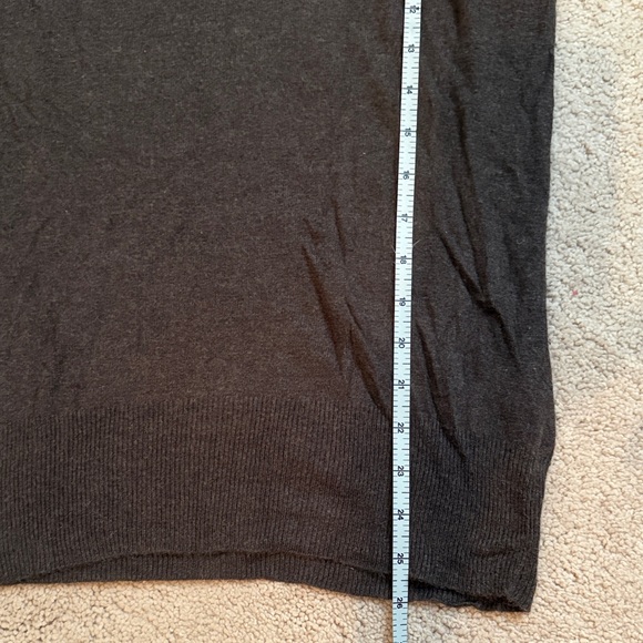 Mossimo lightweight Fitted Brown V-Neck Women's sweater - Picture 5 of 5